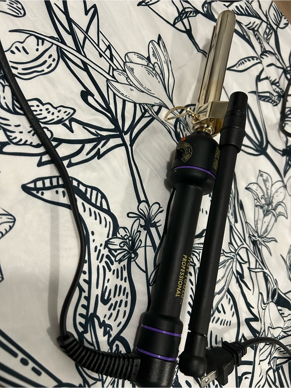 Black and Gold Professional Curling Iron - Hot tools 3/4 in Marcel iron